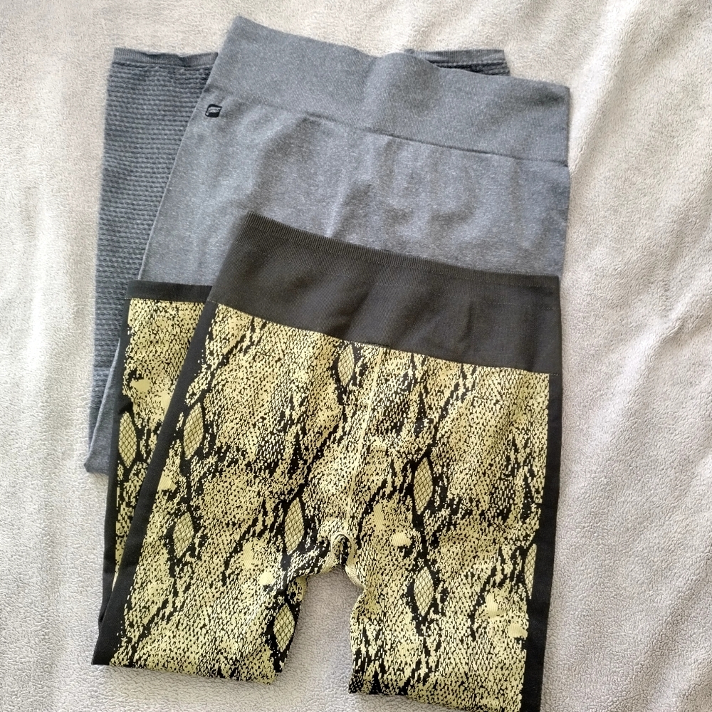 Fabletics Lot Of 2 Sync Seamless High-Waisted 7/8 Legging/ Snakeskin 7/8 Sz L
